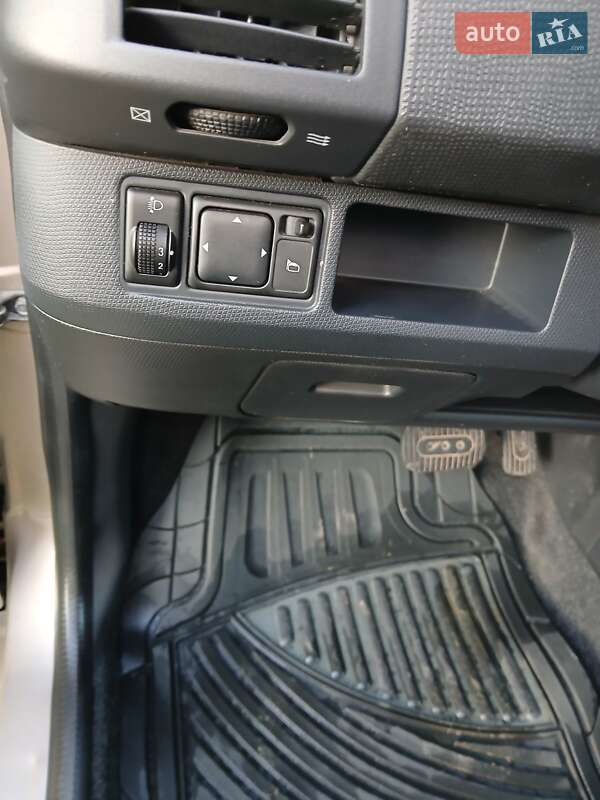Хетчбек Nissan Micra 2008 в Чернівцях