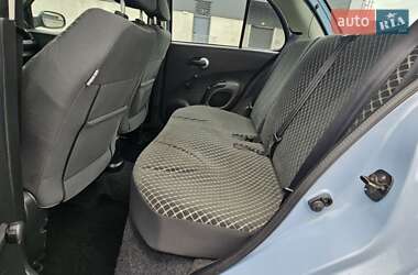 Хэтчбек Nissan Micra 2005 в  фото 20 Хэтчбек Nissan Micra 2005 в
