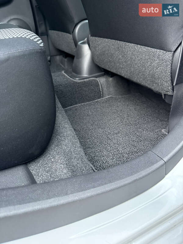 Хэтчбек Nissan Micra 2015 в Одессе