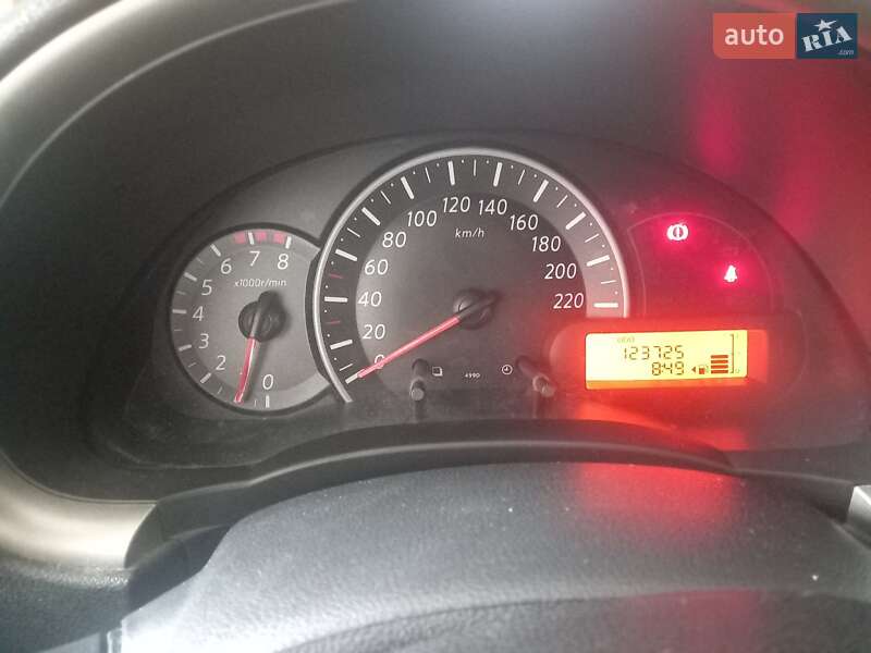 Хэтчбек Nissan Micra 2011 в Стрые