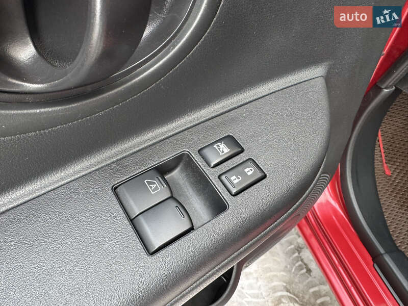 Хэтчбек Nissan Micra 2015 в Киеве