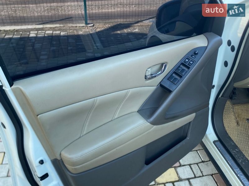 Позашляховик / Кросовер Nissan Murano 2011 в Києві