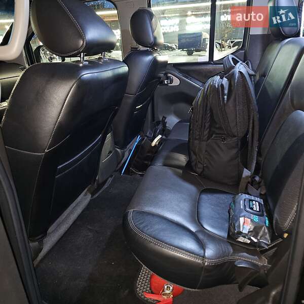 Пикап Nissan Navara 2010 в Киеве