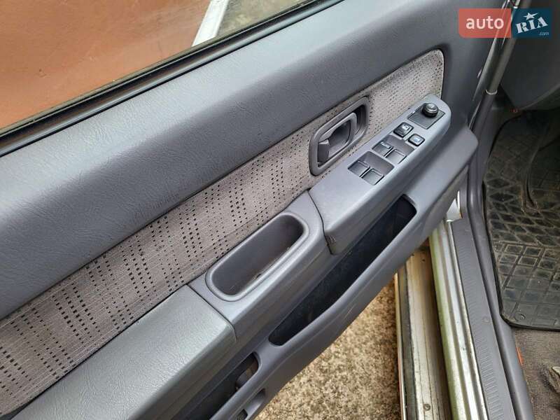 Пікап Nissan Navara 2003 в Києві