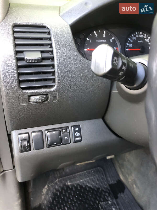 Пікап Nissan Navara 2006 в Міжгір'ї