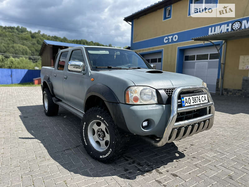Пікап Nissan Navara 2003 в Міжгір'ї