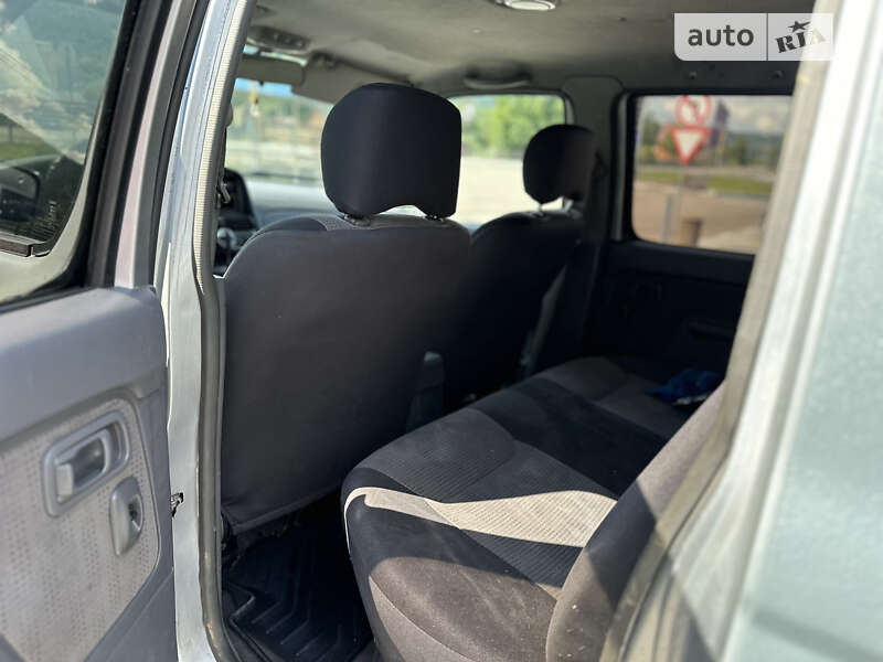 Пікап Nissan Navara 2003 в Міжгір'ї