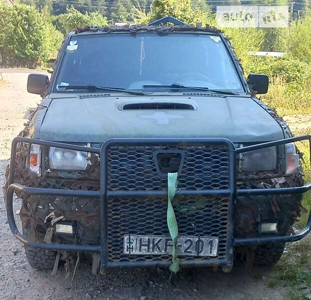 Nissan Navara 2000