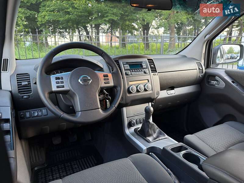 Пікап Nissan Navara 2012 в Хмельницькому