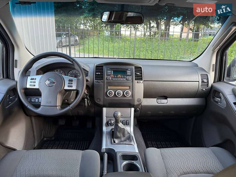 Пікап Nissan Navara 2012 в Хмельницькому