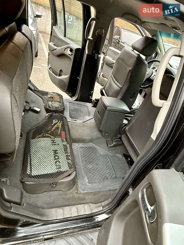 Позашляховик / Кросовер Nissan Navara 2007 в Києві