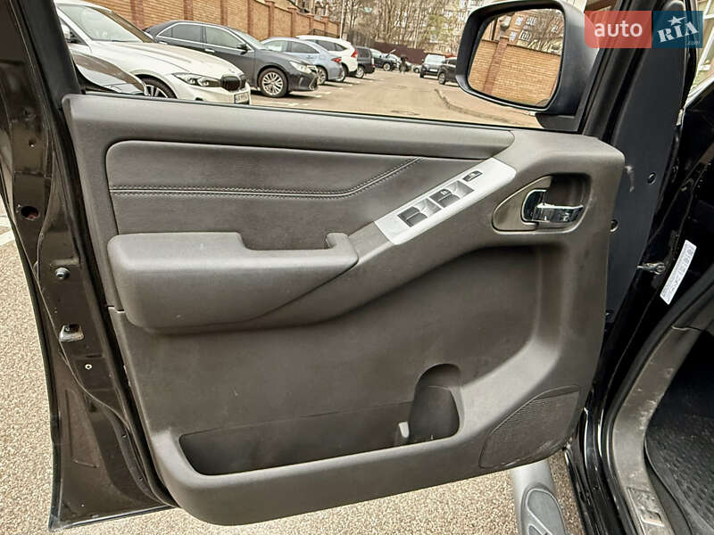 Позашляховик / Кросовер Nissan Navara 2007 в Києві