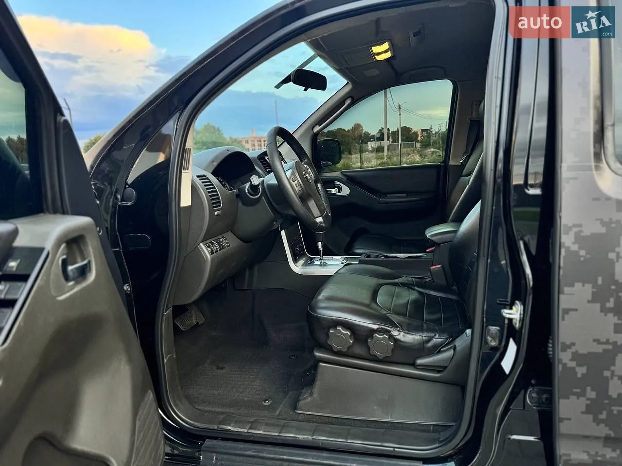 2010 Nissan Navara (Frontier) - мініатюра 9