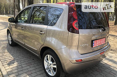 Хетчбек Nissan Note 2011 в 