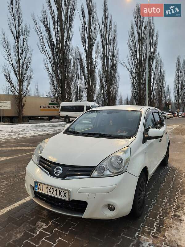 Хетчбек Nissan Note 2010 в Сарнах
