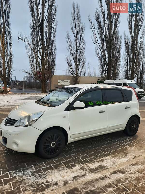 Хетчбек Nissan Note 2010 в Сарнах