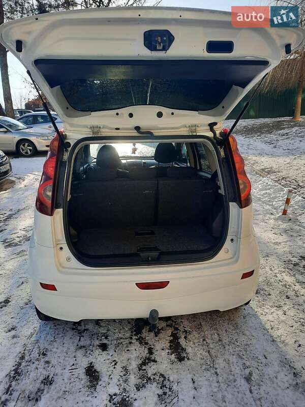 Хетчбек Nissan Note 2010 в Сарнах