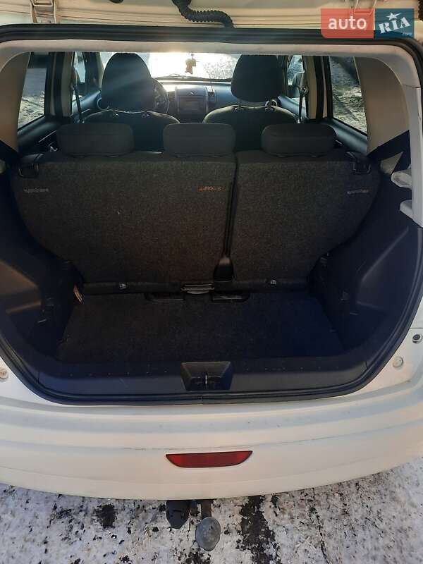 Хетчбек Nissan Note 2010 в Сарнах