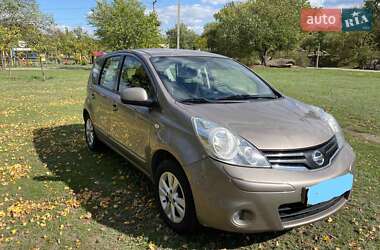 Хэтчбек Nissan Note 2011 в 