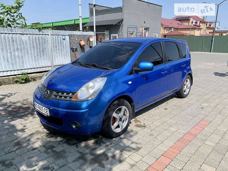 Хэтчбек Nissan Note 2008 в 