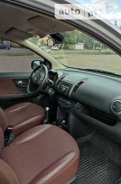 Хэтчбек Nissan Note 2007 в 