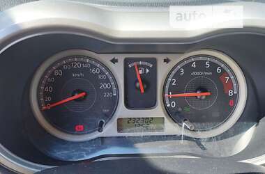 Хэтчбек Nissan Note 2007 в 