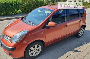 Хэтчбек Nissan Note 2006 в Городке