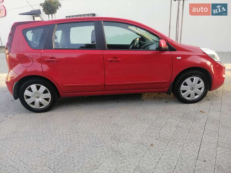 Хэтчбек Nissan Note 2010 в Ужгороде
