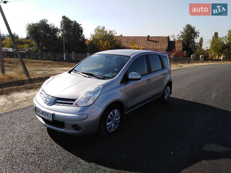 Хэтчбек Nissan Note 2008 в Рени