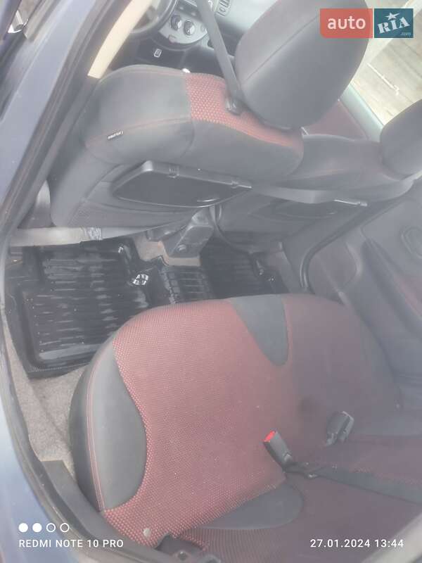 Хэтчбек Nissan Note 2009 в Дубровице