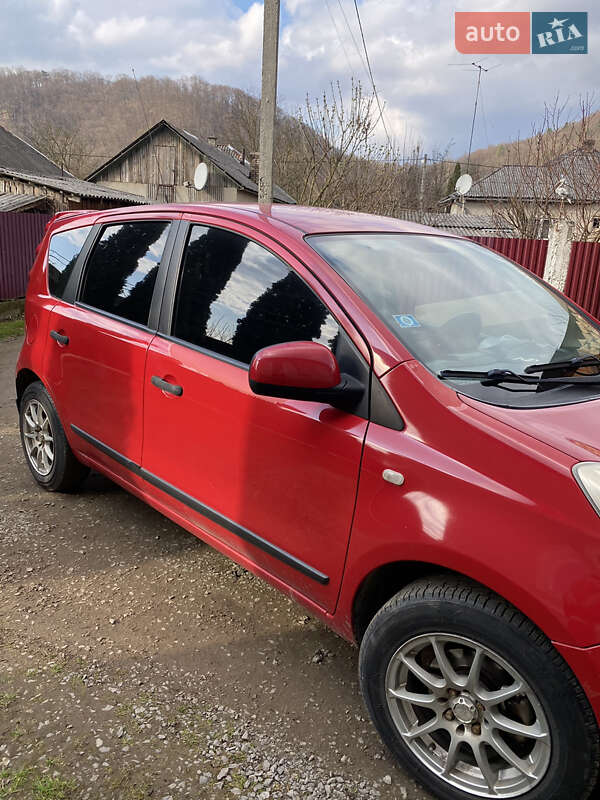 Хэтчбек Nissan Note 2006 в Перечине