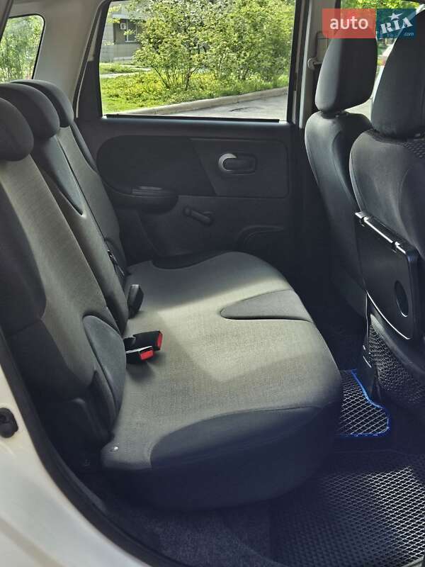 Хэтчбек Nissan Note 2011 в Киеве