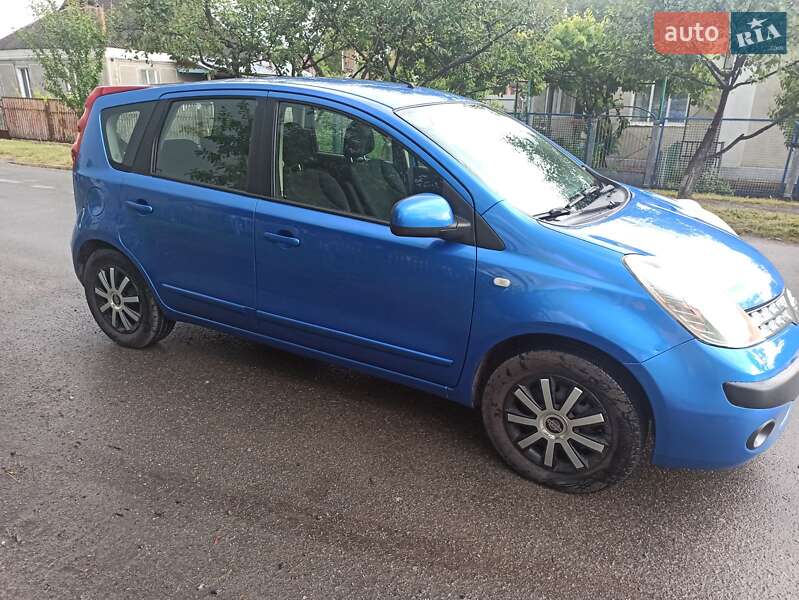 Хэтчбек Nissan Note 2006 в Староконстантинове