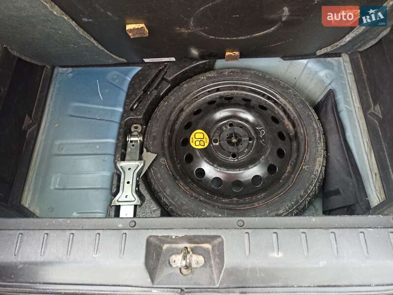 Хэтчбек Nissan Note 2006 в Староконстантинове