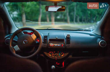 Хэтчбек Nissan Note 2012 в 