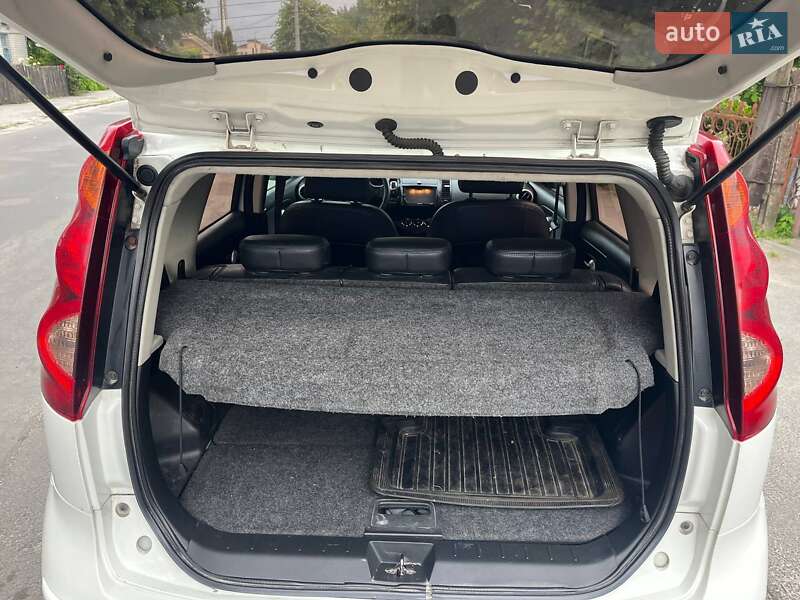 Хэтчбек Nissan Note 2012 в Звягеле