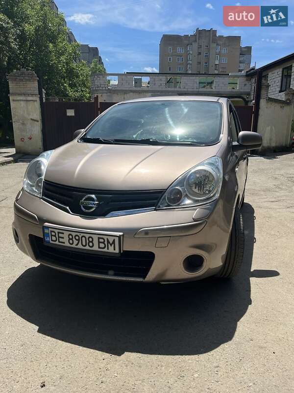 Хэтчбек Nissan Note 2012 в Бобрке