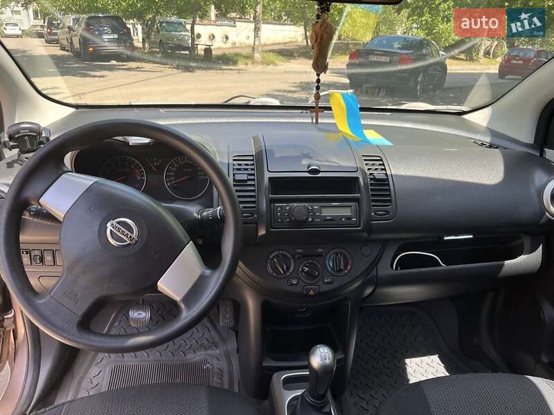 Хэтчбек Nissan Note 2012 в Бобрке