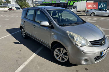 Хэтчбек Nissan Note 2010 в 