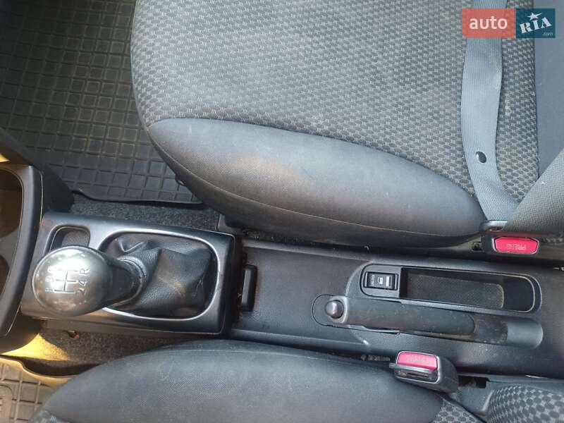 Хэтчбек Nissan Note 2006 в Умани