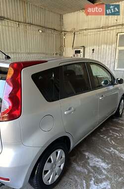 Хэтчбек Nissan Note 2012 в Вижнице