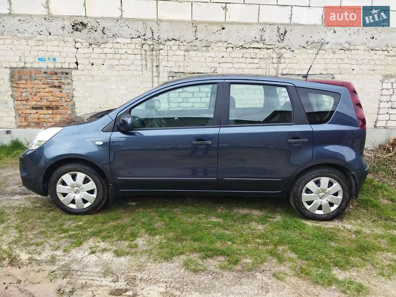 Хэтчбек Nissan Note 2013 в Вараше