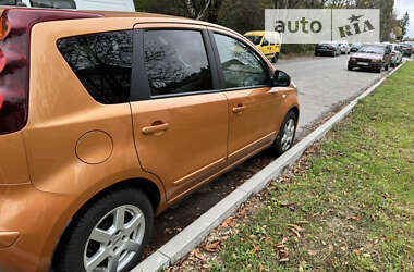 Хэтчбек Nissan Note 2010 в 