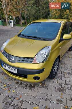 Хэтчбек Nissan Note 2006 в 