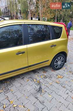 Хэтчбек Nissan Note 2006 в 
