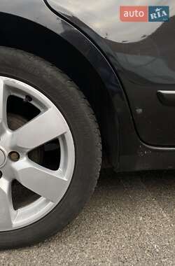 Хэтчбек Nissan Note 2008 в 
