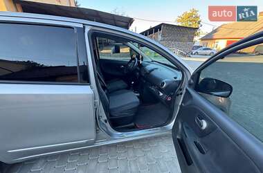 Хэтчбек Nissan Note 2011 в 