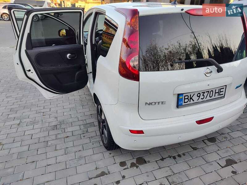 Хетчбек Nissan Note 2012 в Рівному