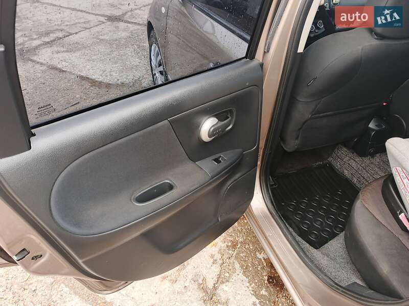 Хетчбек Nissan Note 2011 в Овідіополі