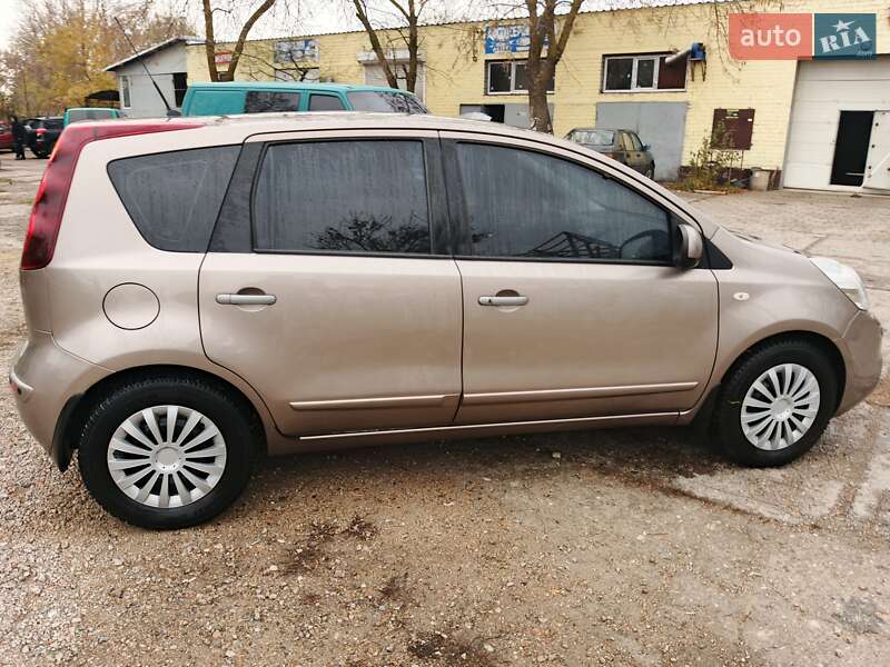 Хетчбек Nissan Note 2011 в Овідіополі